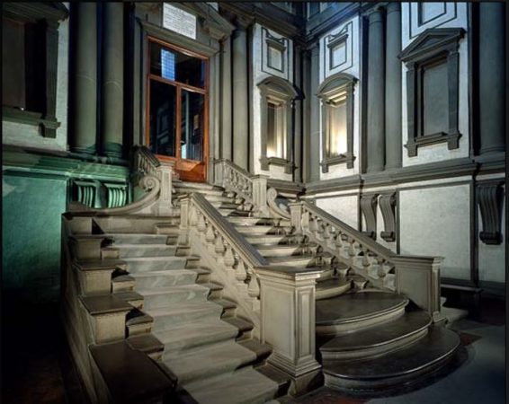 escada laurenciana de Michelangelo