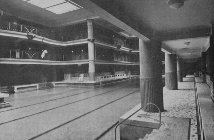 Foto da antiga piscina do Hotel Lutetia que hoje é loja Hermes Rive Gauche