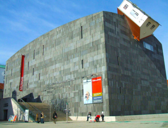 Museum Moderner Kunst (MUMOK), Museu de Arte Moderna, na Áustria. construções diferentes