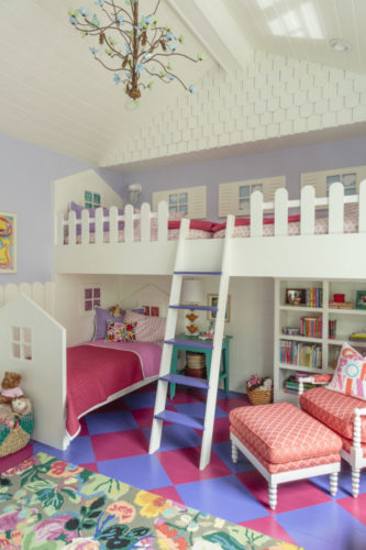 Quarto de criança inspirado em casinhas de boneca, decoração de Alison Kandler