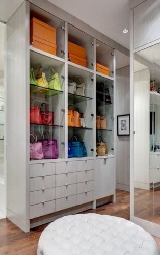 closet com prateleiras para bolsas