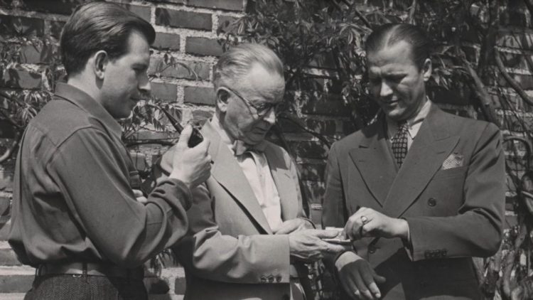 A Lusitana roda,bordão. Eero Saarinen (esquerda), Eliel Saarinen(meio) e Charles Eames(direita).