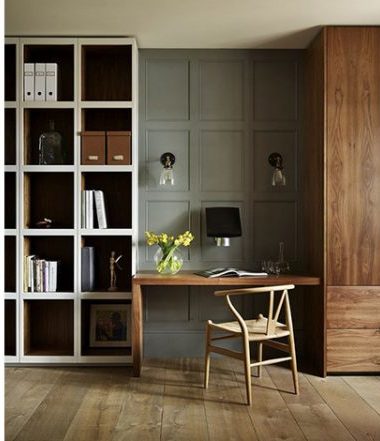 escritorio com parede em boiserie
