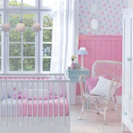 Lambri no quarto de bebe,um clássico na decoração.