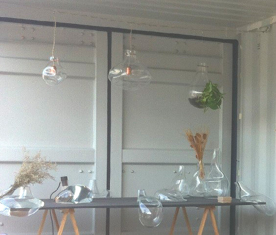 Luminárias de vidro soprado no teto