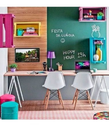 home office com parede verde