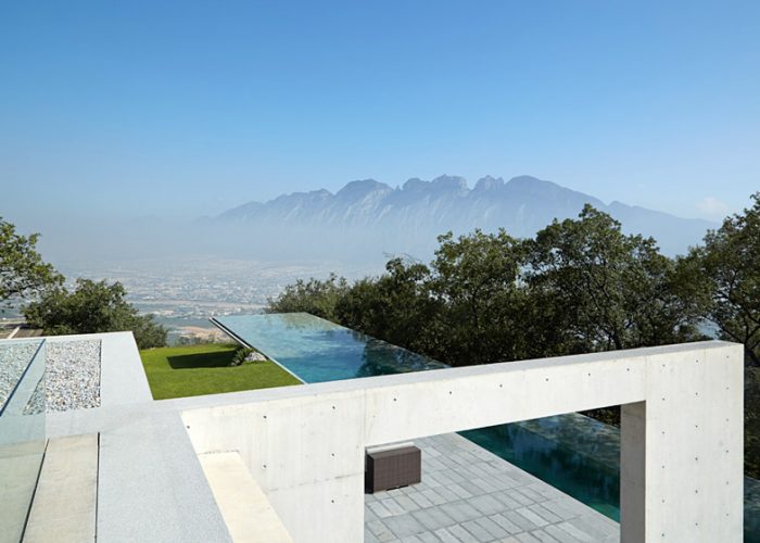 Piscina em Em Monterrey, México, projeto de Tadao Ando e Edmund Sumner