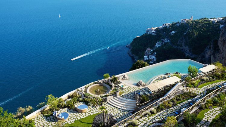 Piscina Hotel Santa Rosa, na Costa Amalfi, Itália