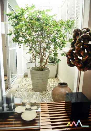 escultura de zemog com tampinhas na casa de rudy meirelles foto de ari kaye conexao decor