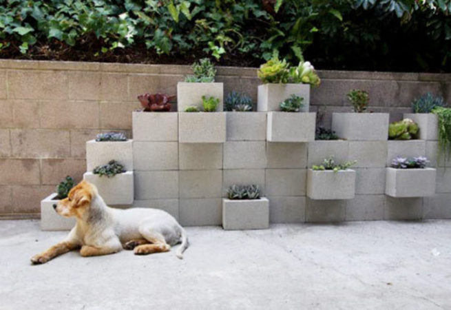 jardim suspenso feito com blocos de concreto