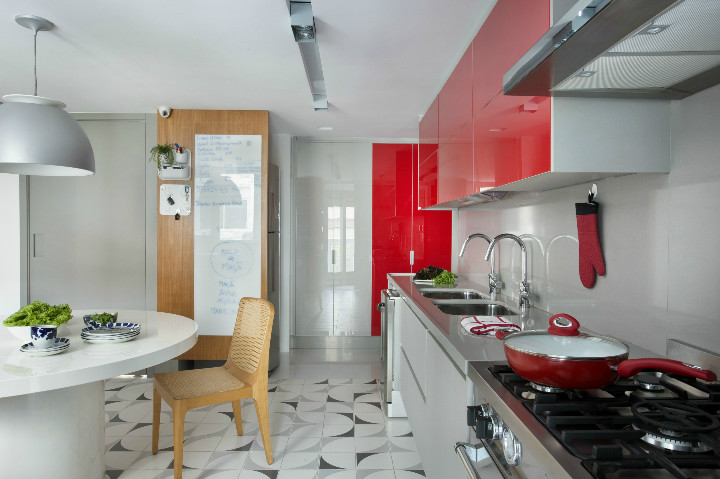 Cozinha do apartamento do edificio diamante azul projetado por Roberta Devisate