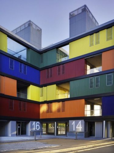 Edifícios coloridos pelo mundo, Conjunto residencial Manzana Perforada, Madri<br /> Autor: Amann-Canovas-Maruri