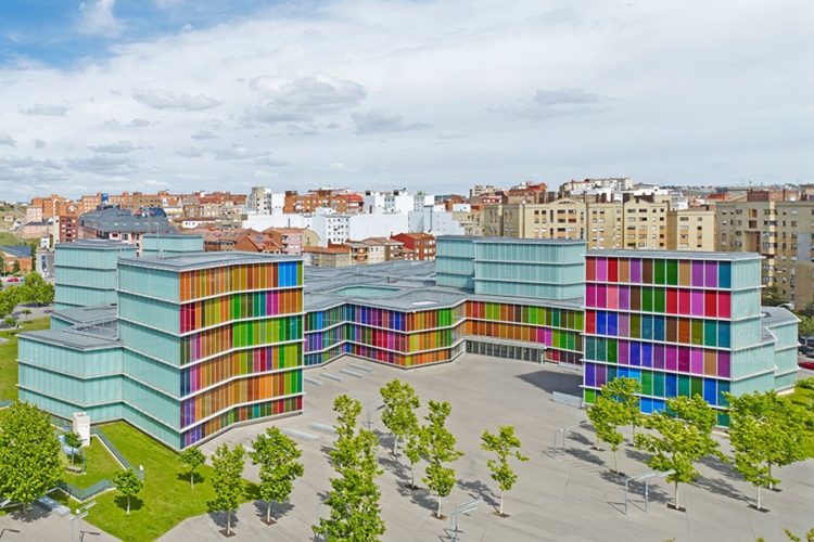 Edifícios coloridos pelo mundo, Museu de arte contemporânea em León, Espanha.
