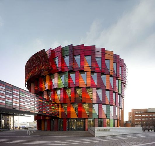 Edifícios coloridos pelo mundo, na Suécia .