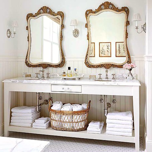 banheiro com espelhos provençal