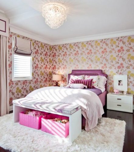 26 fotos de quartos estilosos para as meninas. Quarto com papel de parede florido.