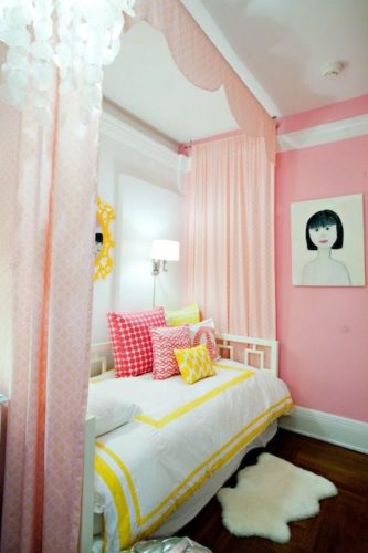 26 fotos de quartos estilosos para as meninas. Quarto rosa e cama com dossel, uma das escolhas preferidas.