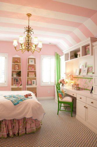 26 fotos de quartos estilosos para as meninas. Quarto com decoração clássica e com teto pintado