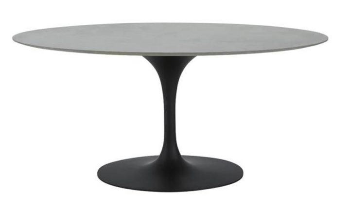 Mesa de jantar SAARINEN assinadas por Eero Saarinen com base em alumínio fundido pintado de preto e tampo em cimento , do arquivo contemporaneo