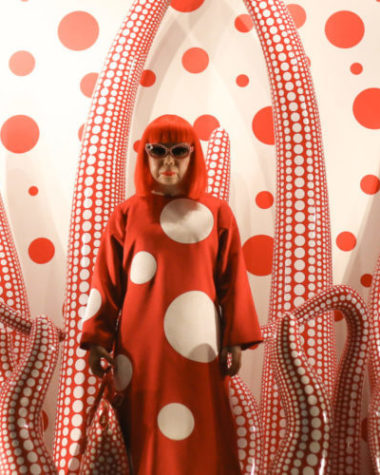 Yayoi Kusama, uma das maiores artistas pop japonesas abrirá um museu .