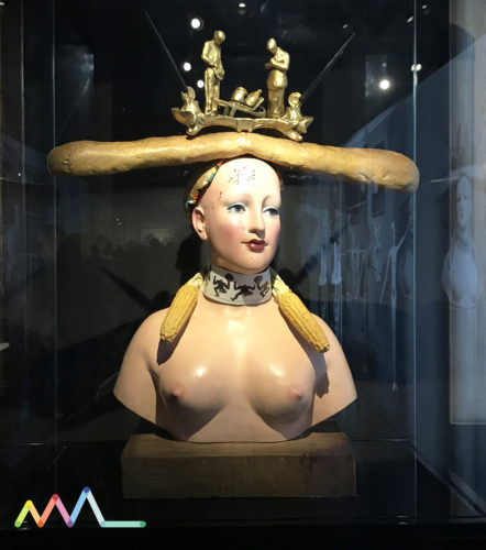Escultura de Salvador Dali, de 1933 - "Retrospectiva de busto da mulher" na exposição de Dior