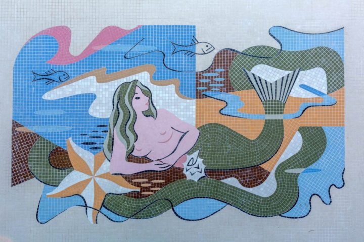 Painel de mosaico de autoria do artista plástico Paulo Werneck