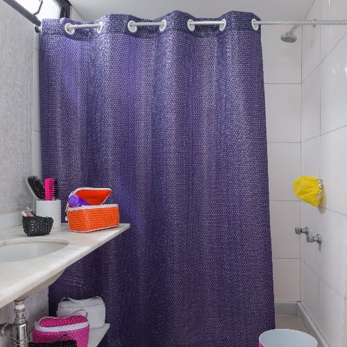 cortina de banho Uau produzida pelo Plastico de Bolha Store