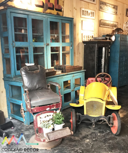 Carros antigos, móveis e até uma cadeira de barbeiro no Marche aux puces