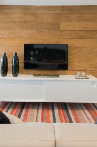rack da tv do apartamento pequeno por Bordin&Soares