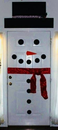 Portas de entradas decoradas para o Natal, boneco de neve enfeitando.