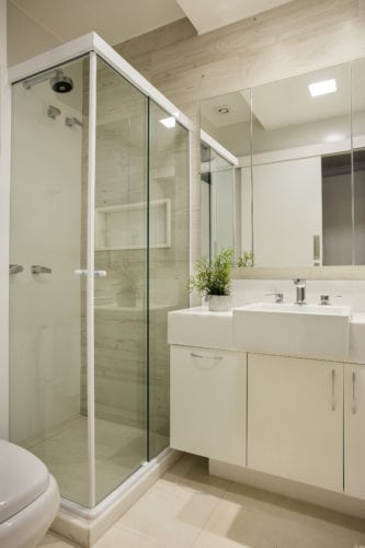 banheiro da suite assinado por arquiteto Mauricio Rebello e pelo engenheiro Getúlio Evangelista.