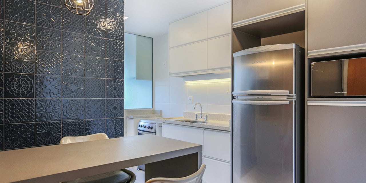 Com soluções de arquitetura, apartamento de 90m² ganha mais espaço e conforto.