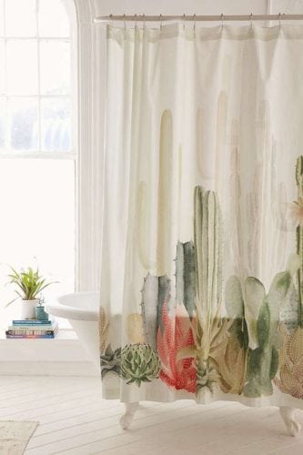 cortina de banheiro com estampa de cactus