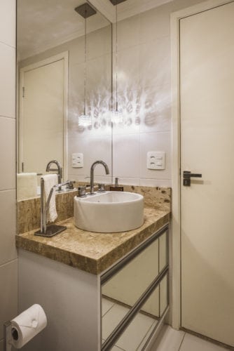 banheiro do apartamento reformado por MVA Arquitetura