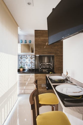 cozinha do apartamento reformado por MVA Arquitetura