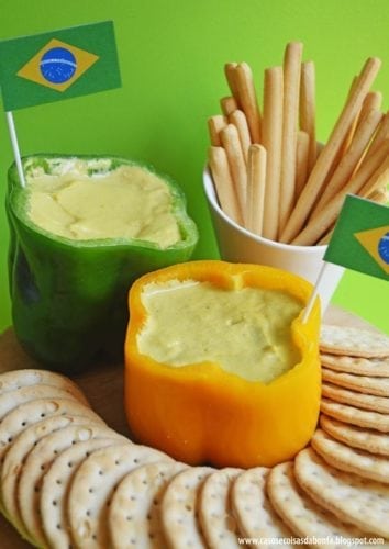 Dicas e inspirações para receber os amigos nos jogos da Copa do Mundo 2018. Pastinhas servidas em pimentão verde e amarelo.