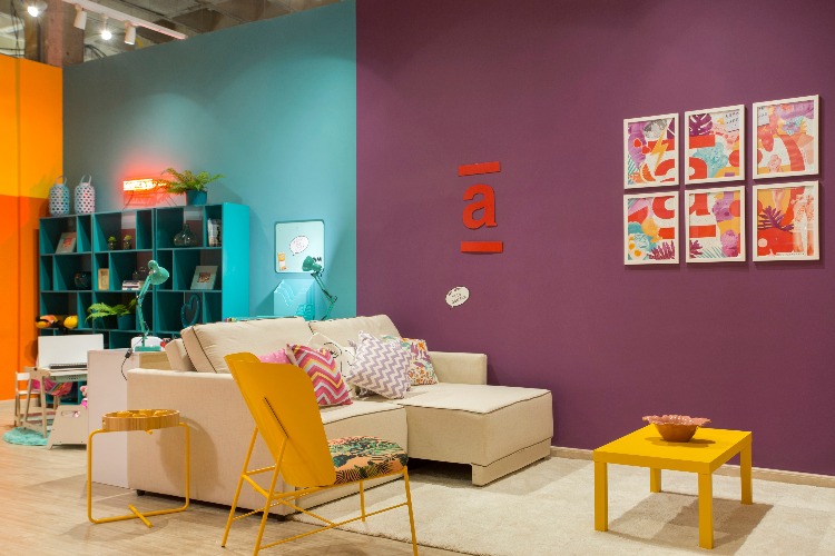 parede roxa e turquesa no ambiente Casa para Viver da Americanas.com assinado pela designer ANNA PAULA NOVIS na Morar Mais por menos Rio 2018