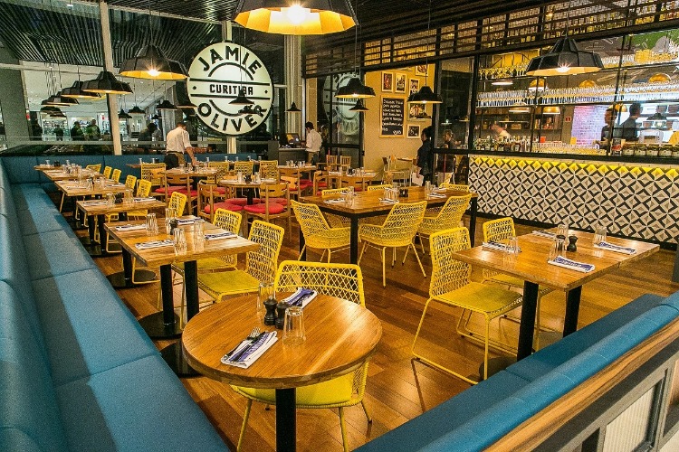 Salão do restaurante Jamie´s Italian em Curitiba com foto de Marcelo Elias
