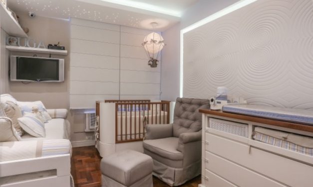 Decoração de quarto de bebê com paredes cinza