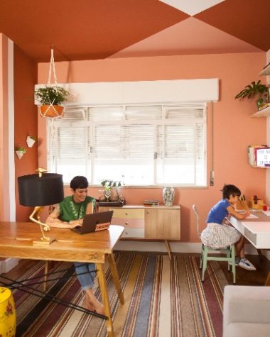 sala pintada em tons de pessego parapara a parceria da Westwing com Suvinil
