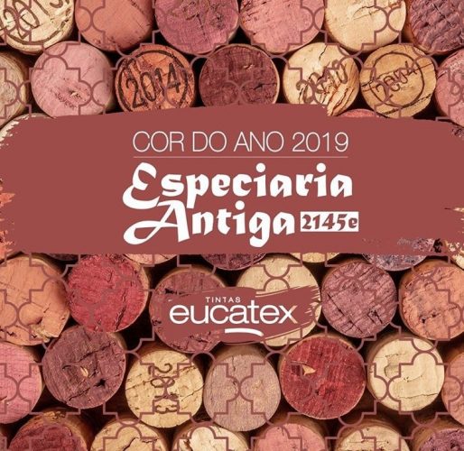 Cor do ano de 2019 das Tintas Eucatex, Especiaria Antiga. Fundo de rolhas rosadas no anuncio.