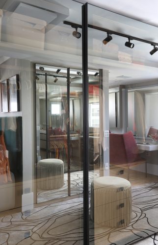 Spaço Interior assina projeto da casa nova da influenciadora Mari Saad. Closet integrado.