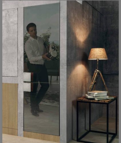 A nova coleção de eletrodomésticos da Gorenje foi desenhada por um dos designers mais originais da atualidade, reconhecido em todo o mundo, Philippe Starck.  Refrigerador com portas espelhadas.