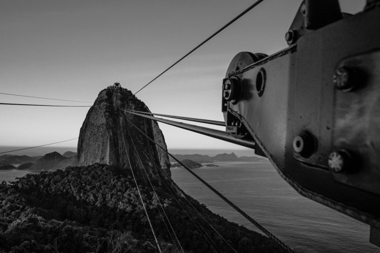 RIO - A Cidade Maravilhosa por outros ângulos, livro de Rafael Duarte. Foto dos cabos do Pão de Açúcar.