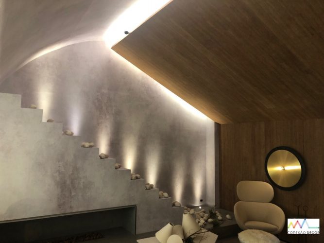 O Loft Refúgio, assinado pela arquiteta Consuelo Jorge para a CASACOR São Paulo 2019. Teto revestido de madeira e bambu