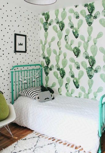 Os Signos e suas cores na decoração. Libra é a cor verde água, que decora esse quarto com papel de parede e cama nessa cor.