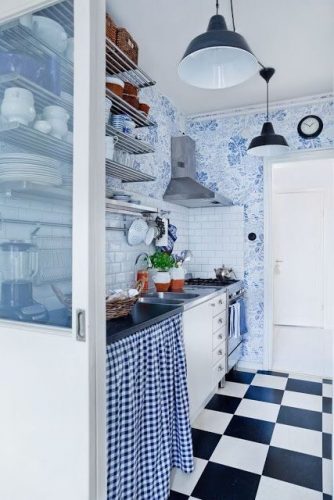Xadrex na decoração. Cozinha com piso xadrez preto e branco