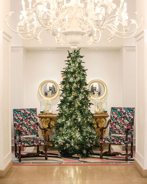 seis arvores de Natal mais luxosas do planeta. Aquazurra  x Hotel Savoy -  Firenze, Itália, com enfeites de abacaxi , simbolo da marca