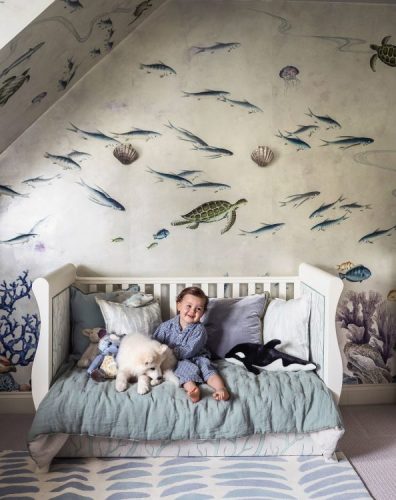 Estampa animal print na decoração, papel de parede com estampa do fundo do mar no quarto de criança