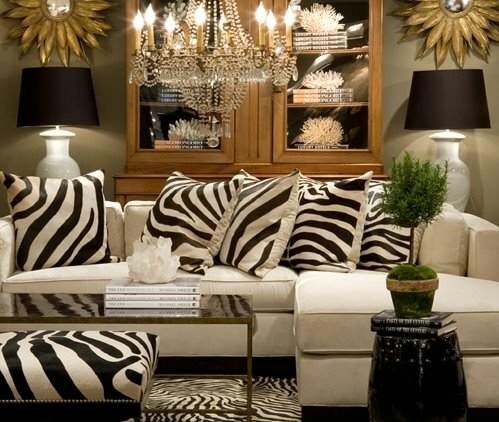 Estampa animal print na decoração, almofadas, tapete e puff com estampa de zebra